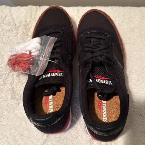 Men’s Raised By Wolves sneakers, size 7.5, color black & brown - Picture 8 of 8